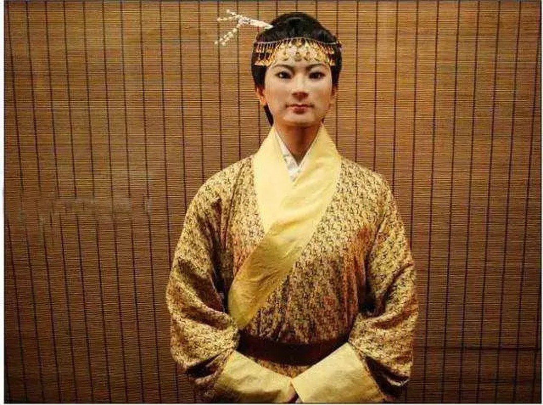 Kết quả kiểm tra xác ướp cho thấy, Tân Truy phu nhân qua đời năm 163 trước Công nguyên khi 50 tuổi. Mặc dù trút hơi thở cuối cùng vào hơn 2.000 năm trước nhưng thi hài của bà còn khá nguyên vẹn với làn da vẫn mềm mại, không có dấu hiệu của sự co cứng cơ bắp.