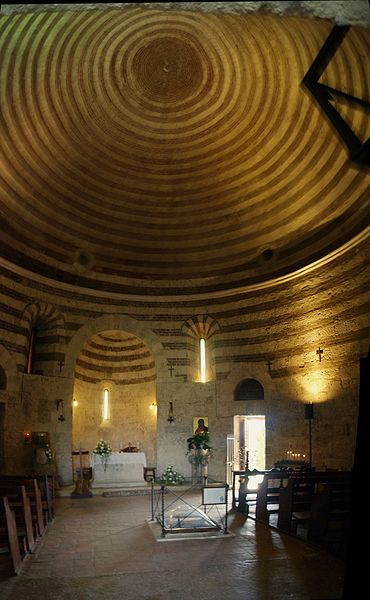 Tuy nhiên, vào năm 2001, nhóm của nhà nghiên cứu Luigi Garlaschelli tại Đại học Pavia đã công bố kết quả phân tích cho thấy "thanh gươm trong đá" là thật và có niên đại từ thời Trung cổ.