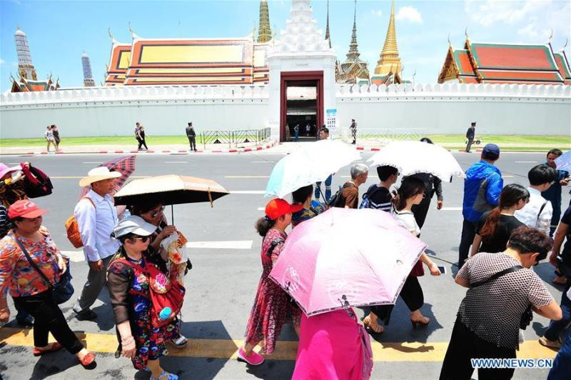 Theo ông Benjamin Horton, các hoạt động của con người bao gồm: đốt nhiên liệu hóa thạch, phá rừng và thay đổi trong trong cách sử dụng đất đã thúc đẩy cuộc khủng hoảng khí hậu thông qua việc giải phóng lượng khí nhà kính ngày càng lớn vào khí quyển. Hậu quả là Trái đất ngày càng nóng lên.