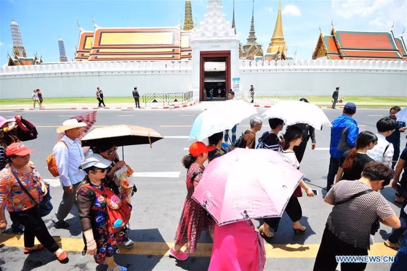 Theo ông Benjamin Horton, các hoạt động của con người bao gồm: đốt nhiên liệu hóa thạch, phá rừng và thay đổi trong trong cách sử dụng đất đã thúc đẩy cuộc khủng hoảng khí hậu thông qua việc giải phóng lượng khí nhà kính ngày càng lớn vào khí quyển. Hậu quả là Trái đất ngày càng nóng lên.