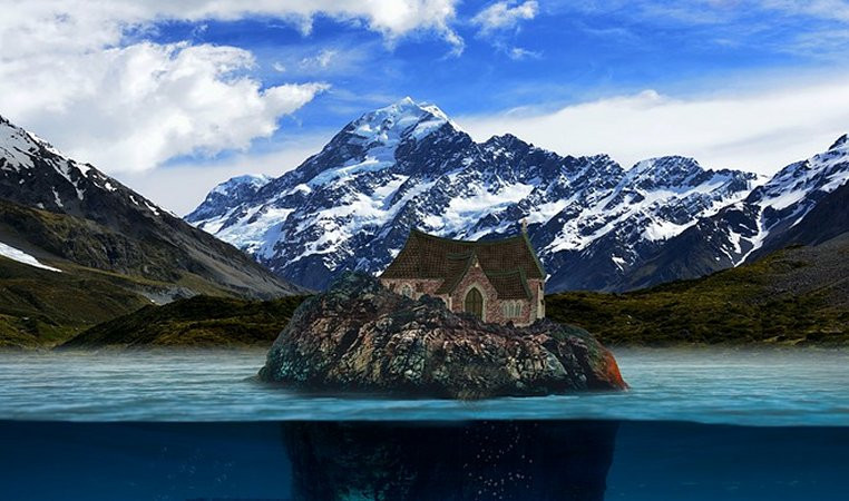 Sự biến mất của hòn đảo "thiên đường" St. Brendan (một số tài liệu ghi là St. Brendain) là một bí ẩn lớn mà giới chuyên gia mãi chưa tìm ra lời giải. Những thông tin đầu tiên về hòn đảo này được ghi chép trong một chuyến đi của thầy tu Brendan.