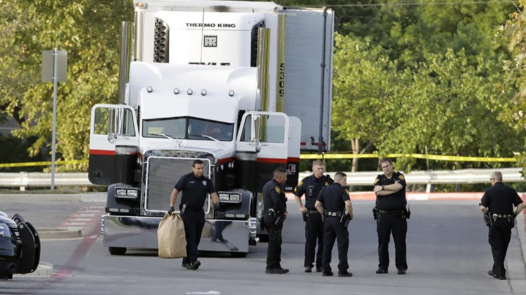 30 người còn lại được chuyển tới bệnh viện. 20 trong số 30 người trên ở trong tình trạng nguy kịch, nhiều người có dấu hiệu bị mất nước nghiêm trọng.