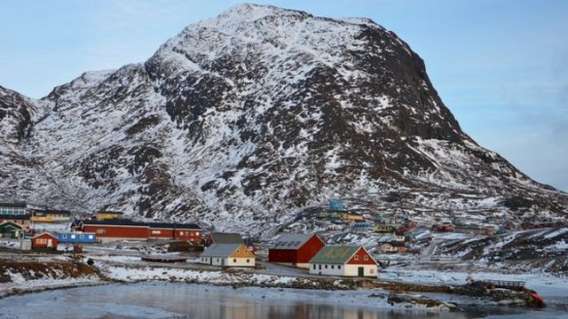 Sự việc này diễn ra trong bối cảnh 3/4 diện tích Greenland được bao phủ bởi lớp băng vĩnh cửu. Trong những năm gần đây, biến đổi khí hậu đã khiến tốc độ tan băng ở Greenland diễn ra rất nhanh.