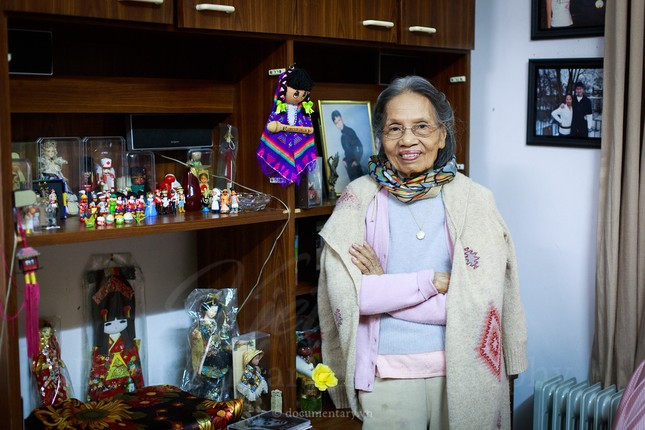 Pho giao su Dang Thi Hanh - tac gia hoi uc “Co be nhin mua” qua doi