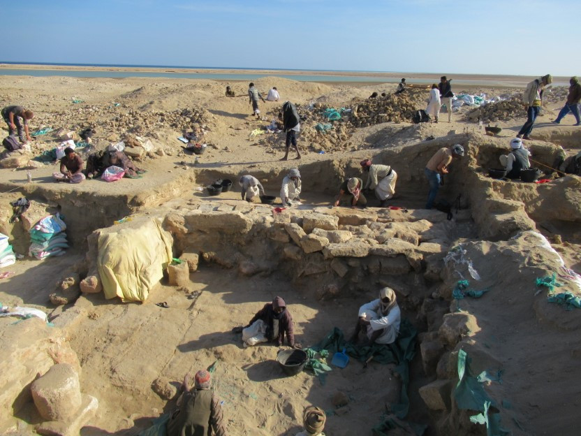 Mặc dù dòng chữ khắc bằng tiếng Phạn đã bị hư hại nhưng các nhà nghiên cứu cho rằng chúng được tạo ra trong thời kỳ thống trị của hoàng đế La Mã Marcus Julius Philippus trị vì từ năm 244 - 249.