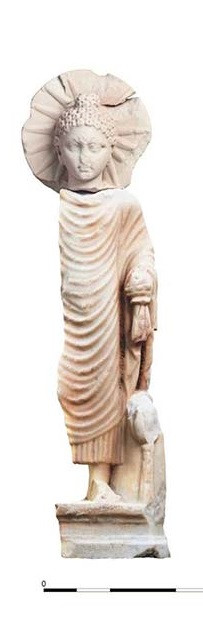 Sau lưng Đức Phật có một vầng hào quang. Bức tượng được tạo ra trong bối cảnh đế quốc La Mã kiểm soát Ai Cập. Khi ấy, Ai Cập và Ấn Độ có nhiều hoạt động thông thương trong thời kỳ đó.