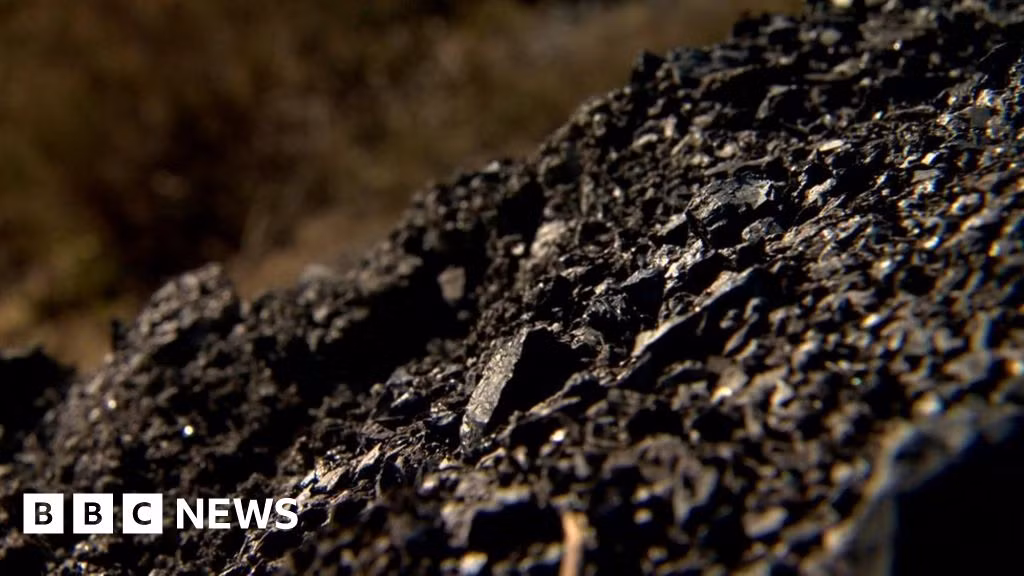 Dù phương pháp này khá hiệu quả nhưng một số chuyên gia lo lắng rằng giải pháp này có thể khiến mọi người sao nhãng khỏi ưu tiên cấp bách hơn là giảm phát thải khí carbonic (CO2), thậm chí được sử dụng chúng làm lý do biện minh việc tiếp tục thải ra nhiều CO2 hơn.