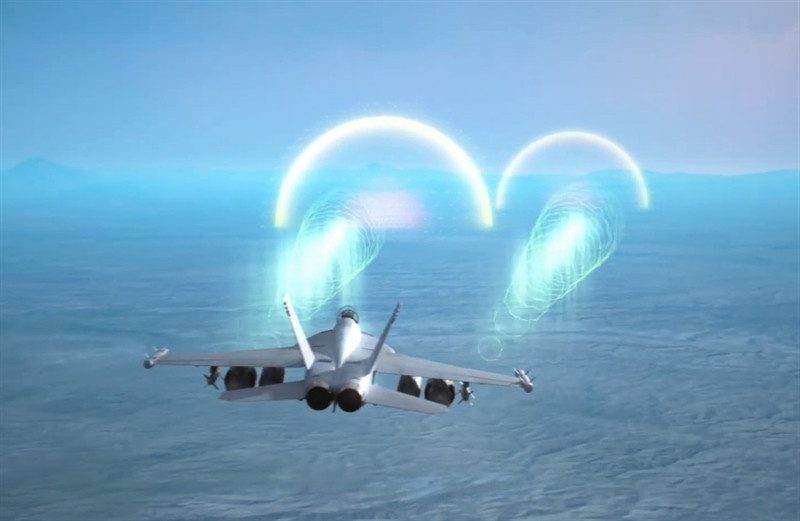 Đại diện của Raytheon cho biết: "Để vô hiệu hóa hoặc gây nhiễu hệ thống radar tối tân như của S-300 hay S-400 của Nga, chúng tôi sử dụng máy phát nhiễu dựa trên các mẫu tín hiệu radar của đối phương được ghi nhớ trong hệ thống. Công nghệ mới này đặc biệt cần thiết đối với máy bay tác chiến điện tử EA-18G Growler".