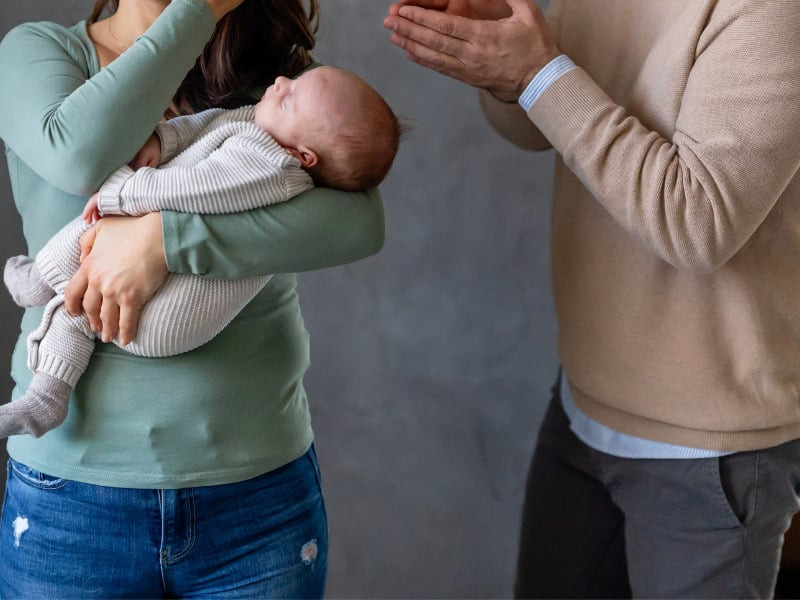 Chong khong duoc ly hon khi vo mang thai du la voi nguoi khac?