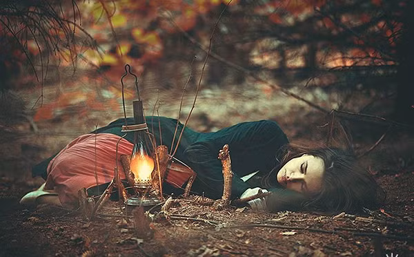 Ngược lại, những người phụ nữ kém nhan sắc họ thường tập trung vào tu dưỡng tâm tính. Họ không quá coi trọng cuộc sống vật chất hay theo đuổi phù hoa, hư danh. (Ảnh: phunudep)