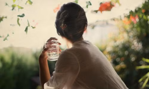 Tạo hóa vốn công bằng, trời sẵn đức hiếu sinh, nên thường không cho ai hết cũng không lấy của ai hết. Xưa nay, những phụ nữ xấu thường được trời ban cho vẻ đẹp tâm hồn và trí tuệ. (Ảnh: eothon)