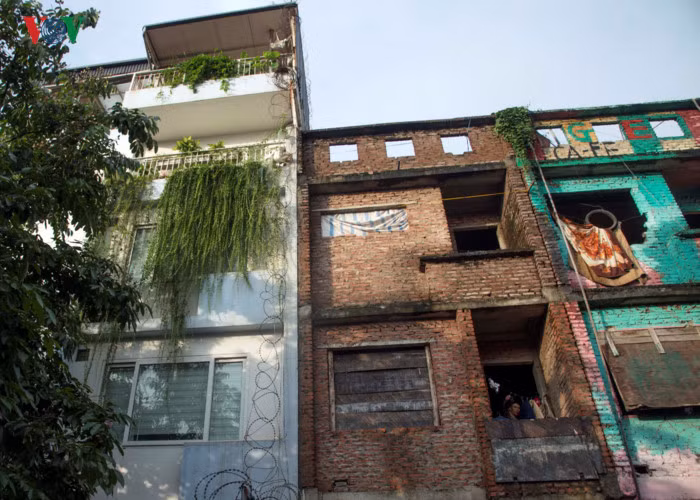 Hiện mới chỉ có một hộ dân chuyển đến ở tại căn số 1 thuộc dãy nhà này.