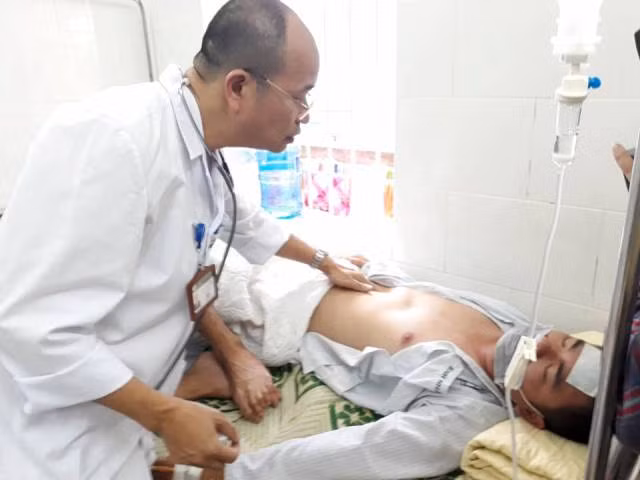 Ha Noi: Qua tai benh nhan sot xuat huyet, bac si 'cang minh' chong dich-Hinh-9