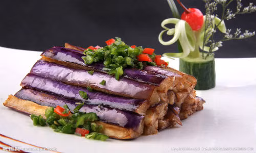 Ngoài ra, cà tím giàu sterol thực vật có hiệu quả trong việc hạ cholesterol trong máu. Ảnh: Nipic.