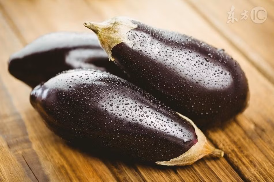 Cà tím có nguồn gốc từ Ấn Độ, nhưng lại được sử dụng rộng rãi ở các nước phương Tây bởi tính ứng dụng cao trong các món ăn. Bạn có thể dùng cà tím chế biến được rất nhiều món ăn như om, nướng, hấp, xào, rán. Ảnh: QQ.