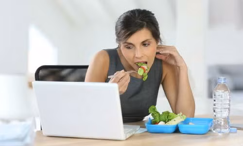 Meo an uong lanh manh tai cong so