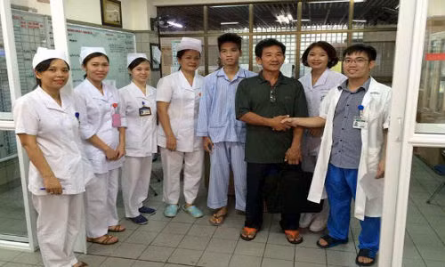 2 thang hoi sinh cua chang trai thung tang, truyen 5 lit mau