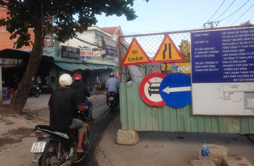 Cong trinh thi cong nguy hiem, de doa nguoi dan