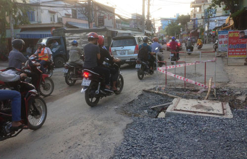 Cong trinh thi cong nguy hiem, de doa nguoi dan-Hinh-3