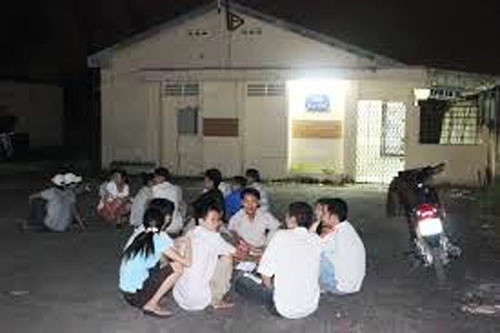 Nam thieu nien tu vong vi cho xe cap cuu