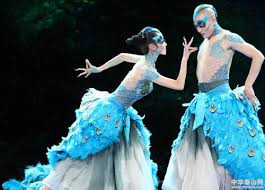 Vì là diễn viên múa Dương Lệ Bình tập luyện xoay người, chuyển động tay chân rất nhiều. Đó là cách cô tập thể dục, rèn luyện hình thể.