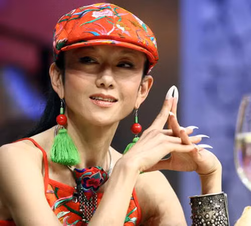 Nhờ chế độ ăn và việc tập múa nhiều giờ mỗi ngày mà cơ thể cô hầu như không tích mỡ thừa.