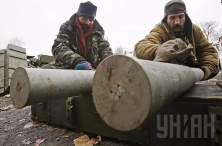 Những quả rocket được lau chùi rất cẩn thận.