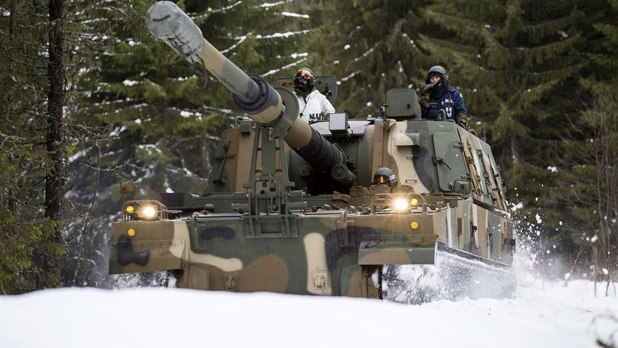 Đặc biệt, K9 có hệ thống điều khiển bắn kĩ thuật số thông minh - tính năng đẳng cấp của K9 Thunder.