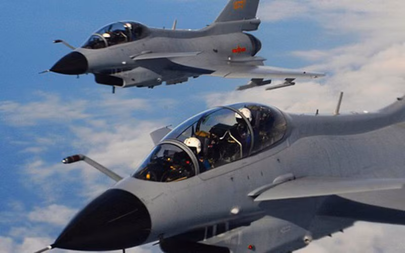 Tiêm kích J-10 áp sát Đài Loan hôm 16, 17 và 19/6, chỉ rời đi sau khi nhận cảnh báo qua vô tuyến.