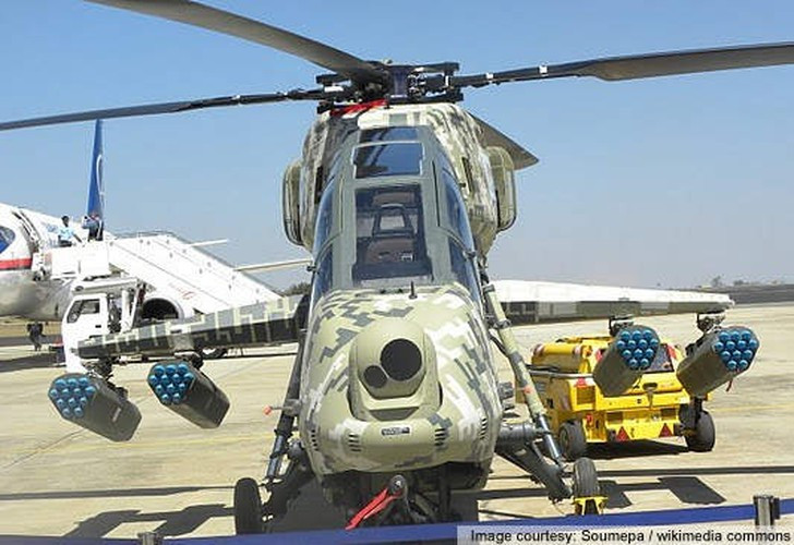 Về hệ thống vũ khí, trực thăng vũ trang LCH được trang bị 2 cánh phụ bên hông với 2 giá treo mỗi bên, mang theo được nhiều loại vũ khí khác nhau.