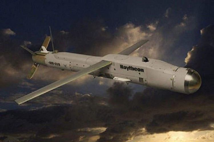 Bên cạnh đó, vũ khí này cũng có thể được dẫn đường thông qua bám chùm tia laser hoặc hệ thống định vị toàn cầu GPS để tăng khả năng đánh trúng mục tiêu.