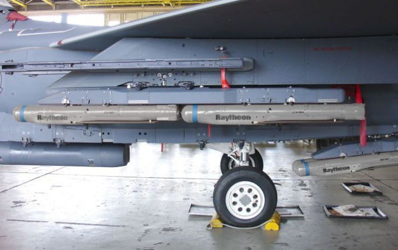 Chuyên gia Sergei Khatylev khẳng định bom GBU-53/B StormBreaker của Mỹ chỉ có thể gây hại cho phiến quân khủng bố hay lực lượng vũ trang kém phát triển mà thôi, nó hoàn toàn không phải là nguy cơ đối với Nga