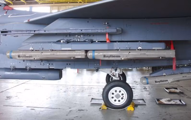 Chuyên gia Sergei Khatylev khẳng định bom GBU-53/B StormBreaker của Mỹ chỉ có thể gây hại cho phiến quân khủng bố hay lực lượng vũ trang kém phát triển mà thôi, nó hoàn toàn không phải là nguy cơ đối với Nga