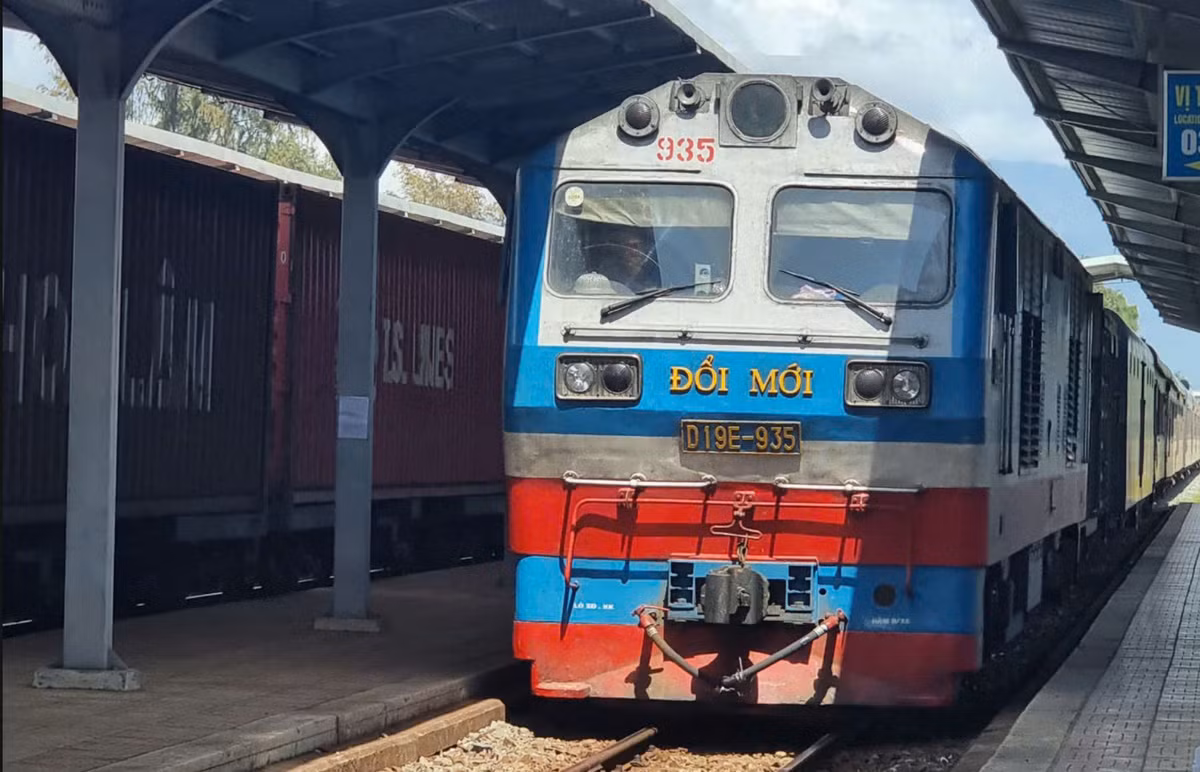 Duong sat Viet Nam gia han goi thau mua dau diesel hon 1.316 ty dong