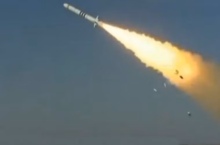 DF-10A đạt tầm bắn khoảng 1.500km.