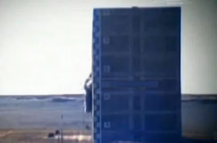 Khoảnh khắc DF-10A “xuyên cửa sổ” nhà cao tầng…