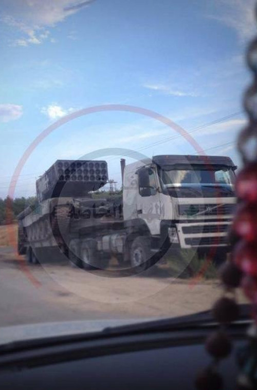 Trong vài ngày qua, trên các trang mạng xã hội rộ lên hình ảnh của pháo phản lực TOS-1A Buratino hạng nặng xuất hiện ở Syria. Sự có mặt của TOS-1A dấy lên nghi vấn cho rằng có thể Nga đã tiếp tục triển khai vũ khí hiện đại tới Syria tham gia chiến dịch chống phiến quân IS.