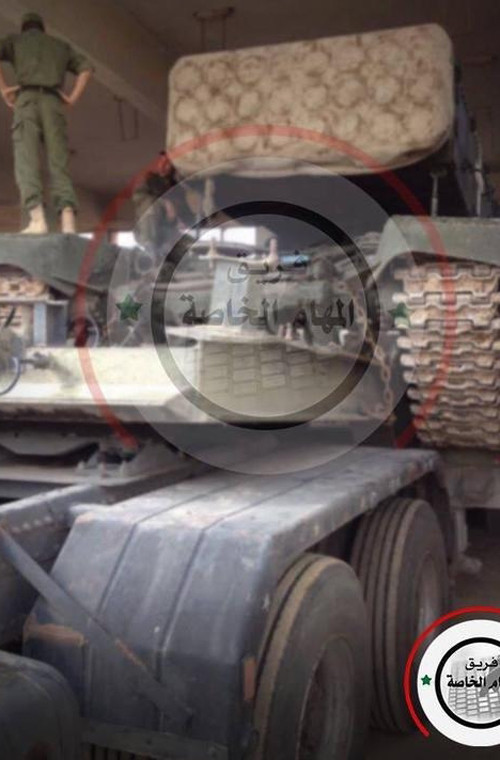 Trong ảnh là xe pháo TOS-1A (phiên bản 24 nòng của TOS-1) xuất hiện tại một nhà kho được cho là của Quân đội Syria.