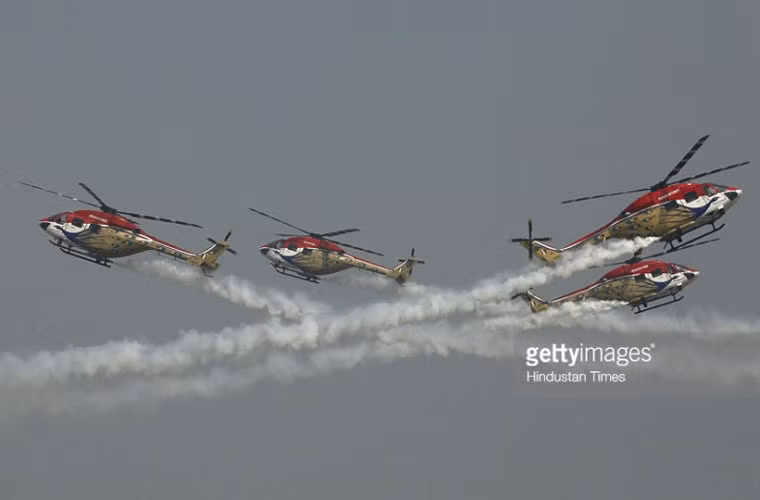 Các màn bay có cả những bài rất mạo hiểm như trong ảnh.