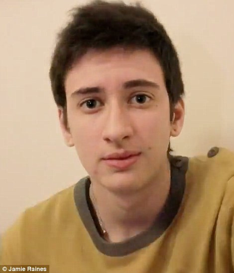 Đến khi dùng hormone, Jamie không hình dung ra mình sẽ thay đổi như thế nào. Testosterone tác động đến mỗi người theo những cách khác nhau. Một số người có râu ngay trong 6 tháng đầu, số khác lại chẳng bao giờ có.