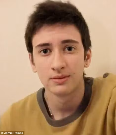 Đến khi dùng hormone, Jamie không hình dung ra mình sẽ thay đổi như thế nào. Testosterone tác động đến mỗi người theo những cách khác nhau. Một số người có râu ngay trong 6 tháng đầu, số khác lại chẳng bao giờ có.