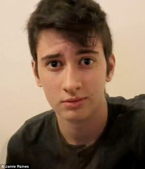 "Tôi cố gắng không kỳ vọng", chàng trai nhớ lại. Anh không trông chờ testosterone biến đổi cơ thể ngay tức khắc mà vui vẻ đón nhận mọi điều mới lạ loại hormone mang đến. Cuối cùng, phải mất đến 3 năm Jamie mới có thể sở hữu một gương mặt nam tính hoàn toàn với râu và lông mày rậm.