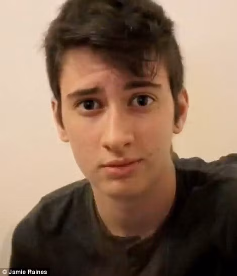 "Tôi cố gắng không kỳ vọng", chàng trai nhớ lại. Anh không trông chờ testosterone biến đổi cơ thể ngay tức khắc mà vui vẻ đón nhận mọi điều mới lạ loại hormone mang đến. Cuối cùng, phải mất đến 3 năm Jamie mới có thể sở hữu một gương mặt nam tính hoàn toàn với râu và lông mày rậm.