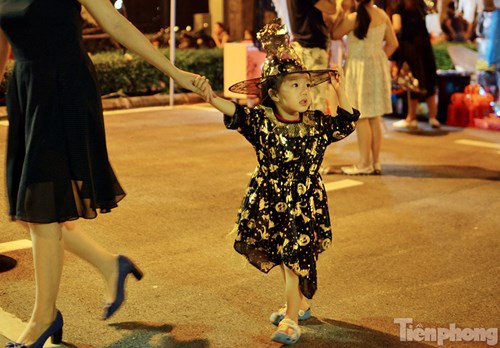 Trang phục thường gặp là những bộ quần áo hóa trang phù thủy, ma quỷ, các nhân vật hoạt hình nổi tiếng hoặc những sinh vật siêu nhiên khác…