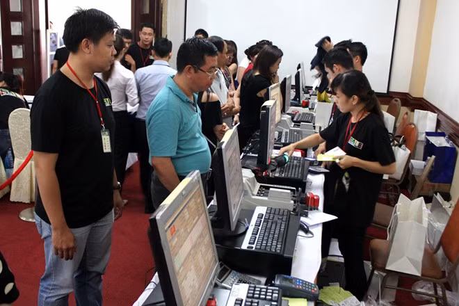 Công ty phải trang bị hơn 10 máy tính tiền cho mỗi sảnh để kịp thời phục vụ khách