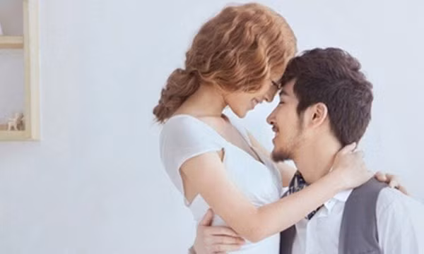 Anh cần em. Hãy cho vợ biết rằng bạn luôn rất cần nàng, dù nàng không thể làm được tất cả mọi điều cho bạn, nhưng có hề gì, sự dịu dàng ấm áp của một người phụ nữ chính là nguồn động viên quý giá nhất đối đàn ông mà.