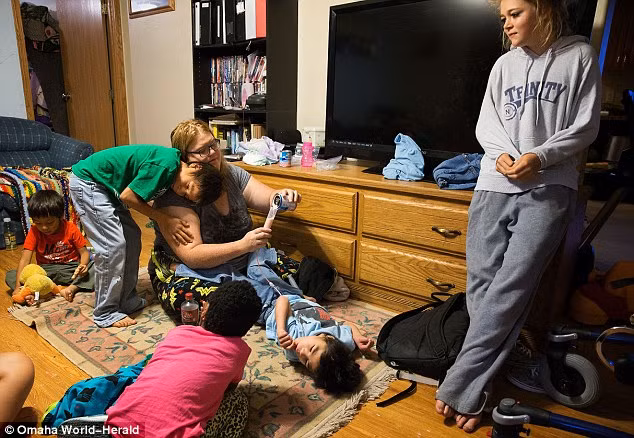 Hai anh em được Nora Boesem, một cựu y tá nhi khoa tại Newell, South Dakota nuôi dưỡng. Bà đã chăm sóc 93 trẻ em như AJ trong 15 năm qua. Hiện trung tâm cưu mang 9 đứa trẻ dị tật.