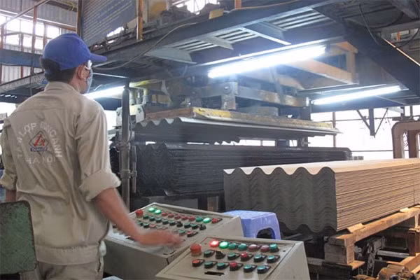 Cụ thể là các chất độc hóa học như dioxin, benzene, formaldehyde, amiăng, vinyl clorua...hiện hữu trong cuộc sống hàng ngày của chúng ta có thể gây ung thư.