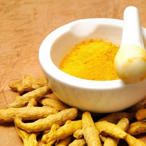 9. Mặt nạ bột nghệ. Nghệ là một trong những bí quyết làm đẹp của phụ nứ Á Đông. Nó phổ biến ở châu Á cũng như ở Trung Đông như một thành phần cho các sản phẩm chăm sóc da. Nghệ được sử dụng như một mặt nạ chống lão hóa để làm giảm nếp nhăn.