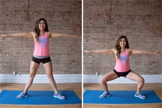 Nếu bạn chưa quen có thể bắt đầu với một chiếc ghế để làm chủ động tác này. Đầu tiên, bạn ngồi hoàn toàn lên ghế và đứng dậy. Sau đó, bạn tập để có thể không chạm vào ghế cho đến khi đứng được ở tư thế ngồi xổm.